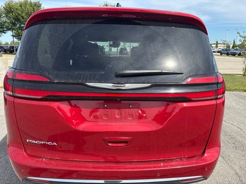 Used 2024 Chrysler Pacifica Touring-L FWD image 12