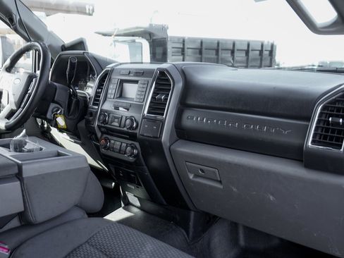 Used 2017 Ford F550 2WD Regular Cab Super Duty image 37