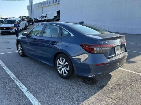 Used 2022 Ford Explorer Platinum w/ Equipment Group 601A AWD/4WD image 6