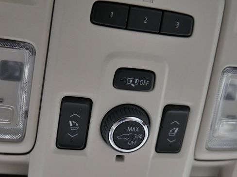 Used 2023 GMC Yukon XL Denali AWD/4WD image 95