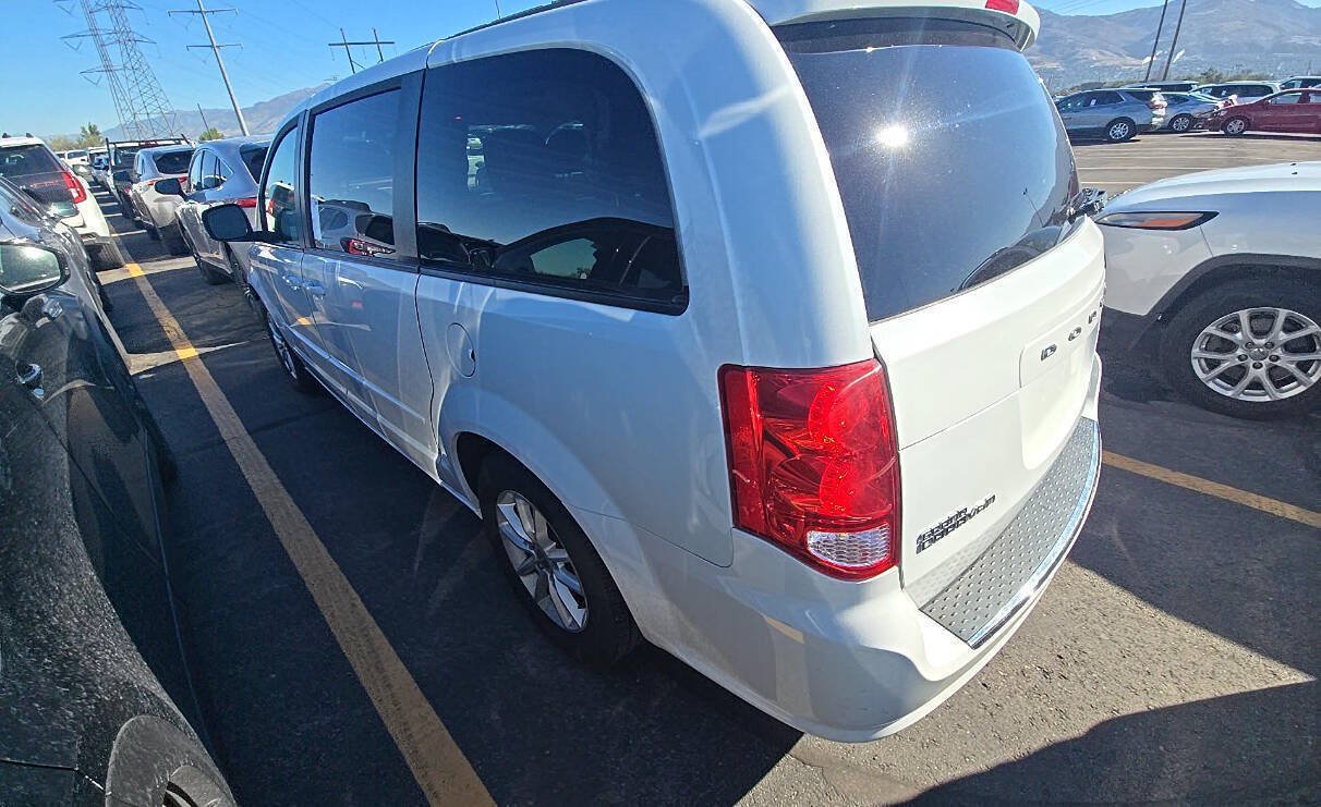 Used 2016 Dodge Grand Caravan SXT FWD image 4