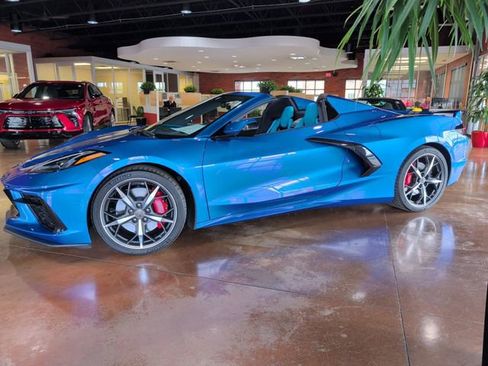 Used 2021 Chevrolet Corvette Stingray Premium Conv w/ Z51 Performance Package RWD image 5