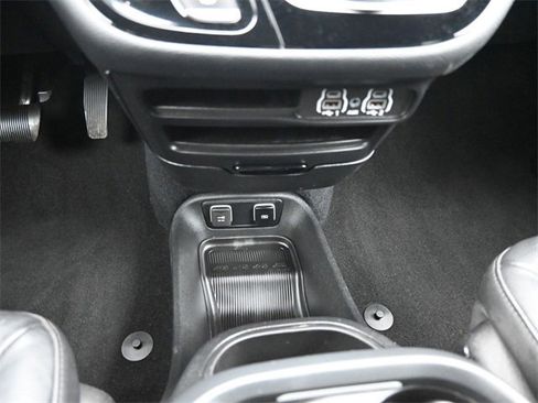 Used 2021 Chrysler Pacifica Touring-L w/ S Appearance Package image 32