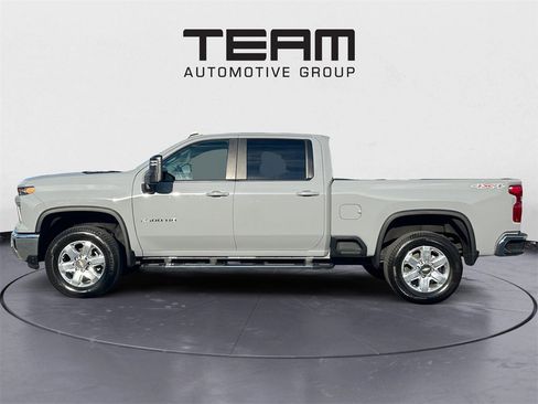 Used 2024 Chevrolet Silverado 2500 LT w/ Convenience Package image 4