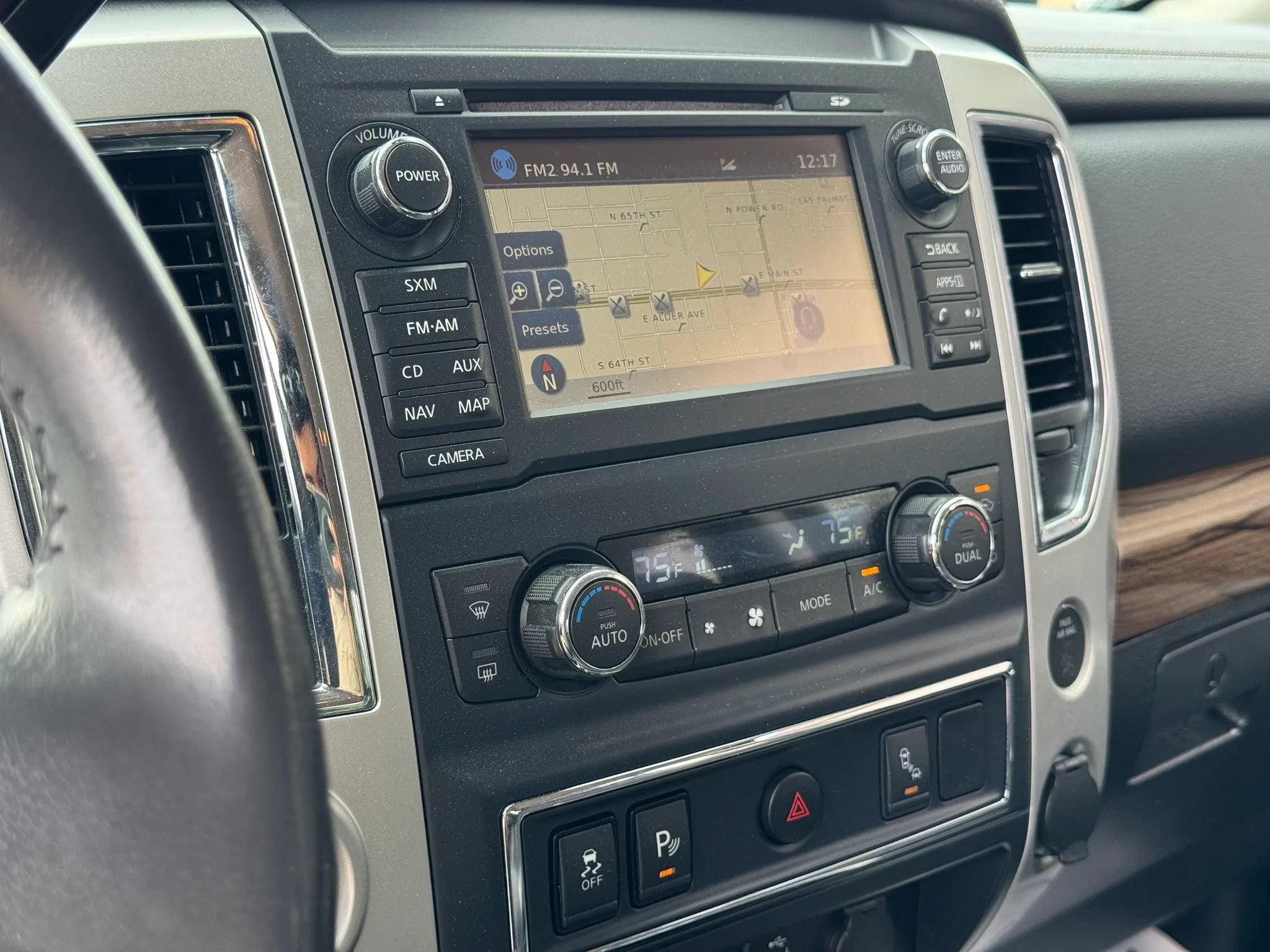 Used 2017 Nissan Titan SL AWD/4WD image 15