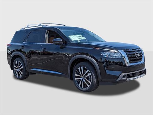 New 2025 Nissan Pathfinder Platinum w/ Cargo Package image 7