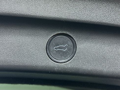 Used 2022 Tesla Model Y Long Range image 28