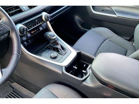 Used 2022 Toyota RAV4 SE w/ Weather & Moonroof Package AWD/4WD image 17