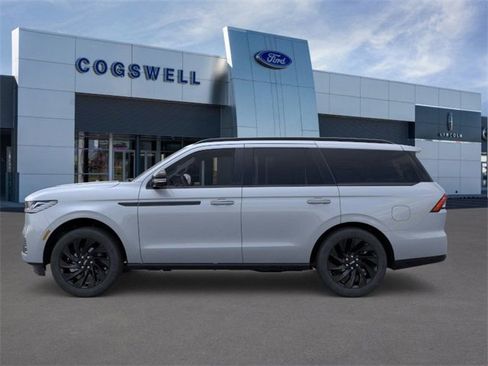 New 2025 Lincoln Navigator Reserve w/ Jet Appearance Package image 3