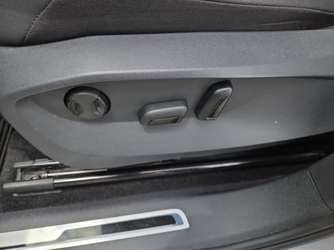 Certified 2023 Volkswagen Tiguan SE R-Line FWD image 18