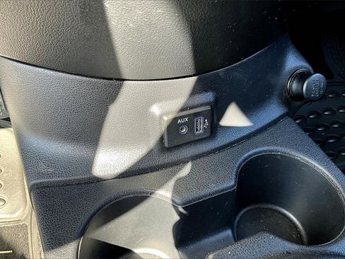 Used 2018 Nissan Versa SV image 29