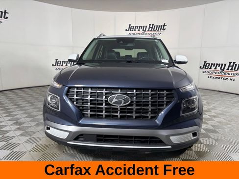 Used 2022 Hyundai Venue Limited image 3