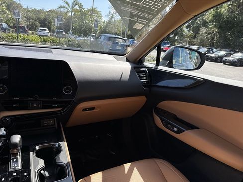 Used 2024 Lexus NX 250 FWD w/ Towing Package (2000 Lbs) image 16