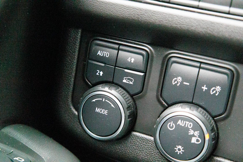 Used 2023 Chevrolet Suburban RST w/ Luxury Package AWD/4WD image 12