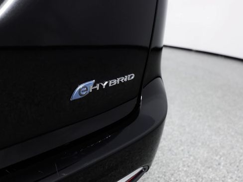 Used 2022 Chrysler Pacifica Touring-L FWD image 9