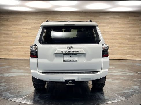 Used 2023 Toyota 4Runner SR5 Premium w/ SR5 Premium Package image 10