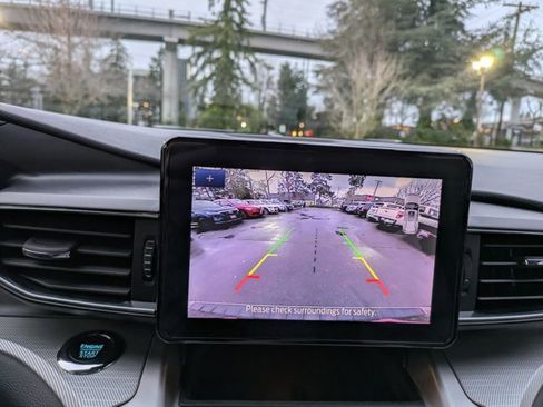 Certified 2022 Ford Explorer XLT w/ Equipment Group 202A image 15