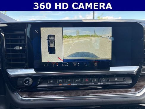 Used 2025 Chevrolet Silverado 1500 LT Trail Boss w/ Convenience Package II AWD/4WD image 4