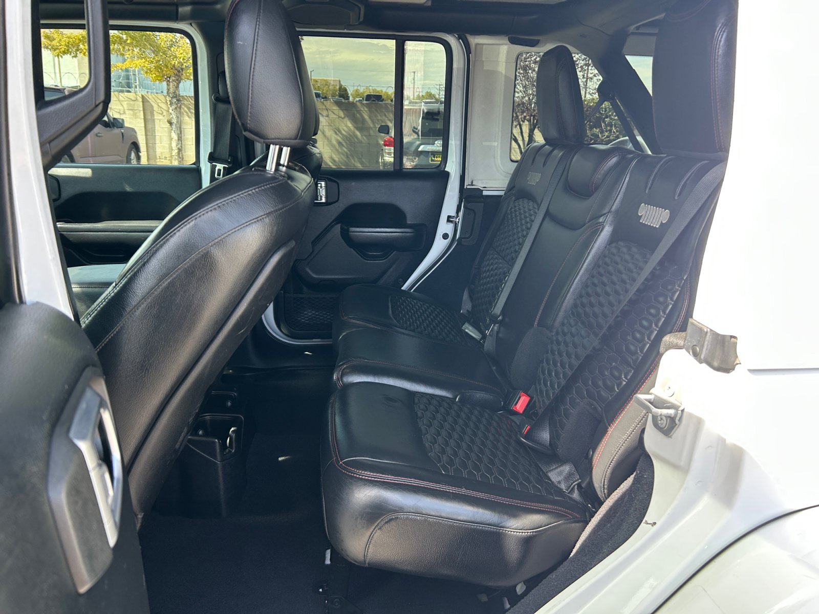 Used 2020 Jeep Wrangler Unlimited Rubicon AWD/4WD image 17