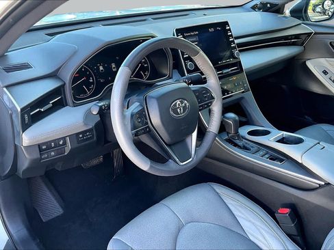 Used 2019 Toyota Avalon Limited FWD image 16