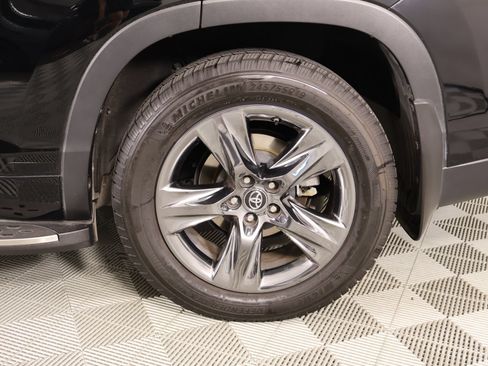 Used 2019 Toyota Highlander Limited Platinum AWD/4WD image 20
