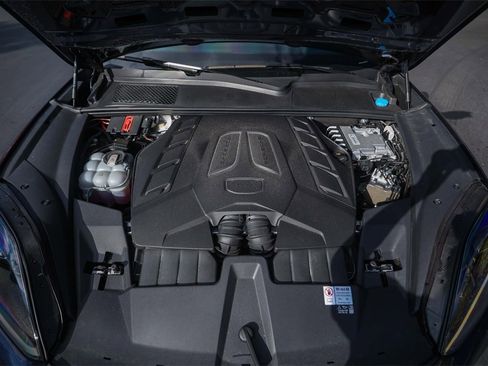 Used 2024 Porsche Cayenne S image 17