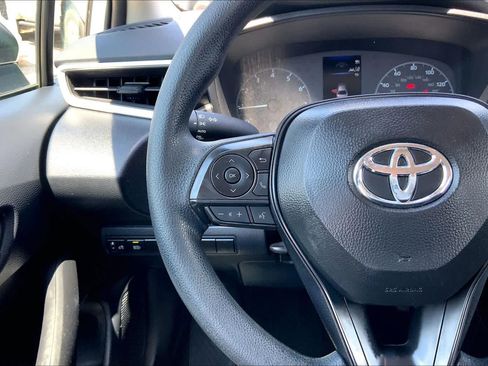 Used 2025 Toyota Corolla LE FWD image 23