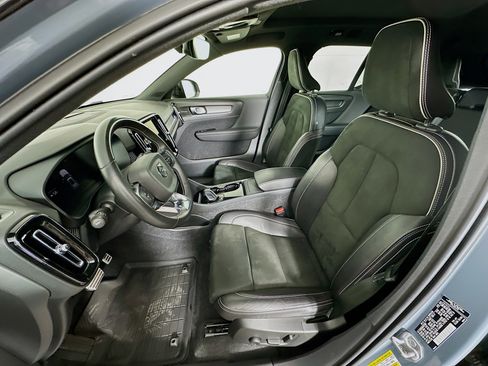 Used 2021 Volvo XC40 P8 Recharge w/ Advanced Package image 13