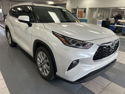 Used 2023 Toyota Highlander L