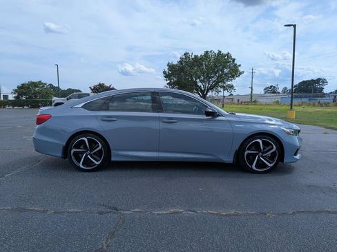 Used 2022 Honda Accord Sport image 2