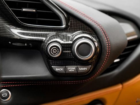 Used 2017 Ferrari 488 GTB RWD image 79