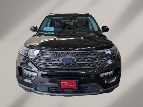 Used 2022 Ford Explorer XLT w/ Equipment Group 202A AWD/4WD image 2