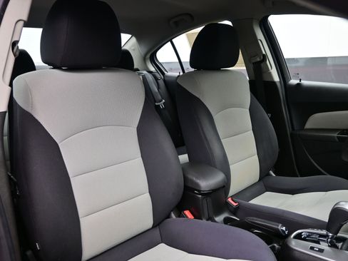 Used 2014 Chevrolet Cruze LS image 14