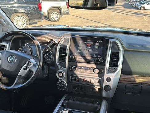 Used 2020 Nissan Titan SL w/ Moonroof Package image 23