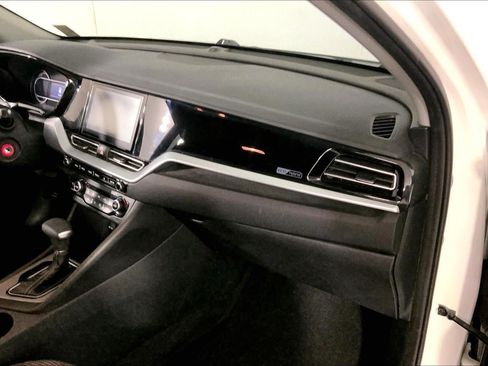 Used 2020 Kia Niro LX FWD image 16