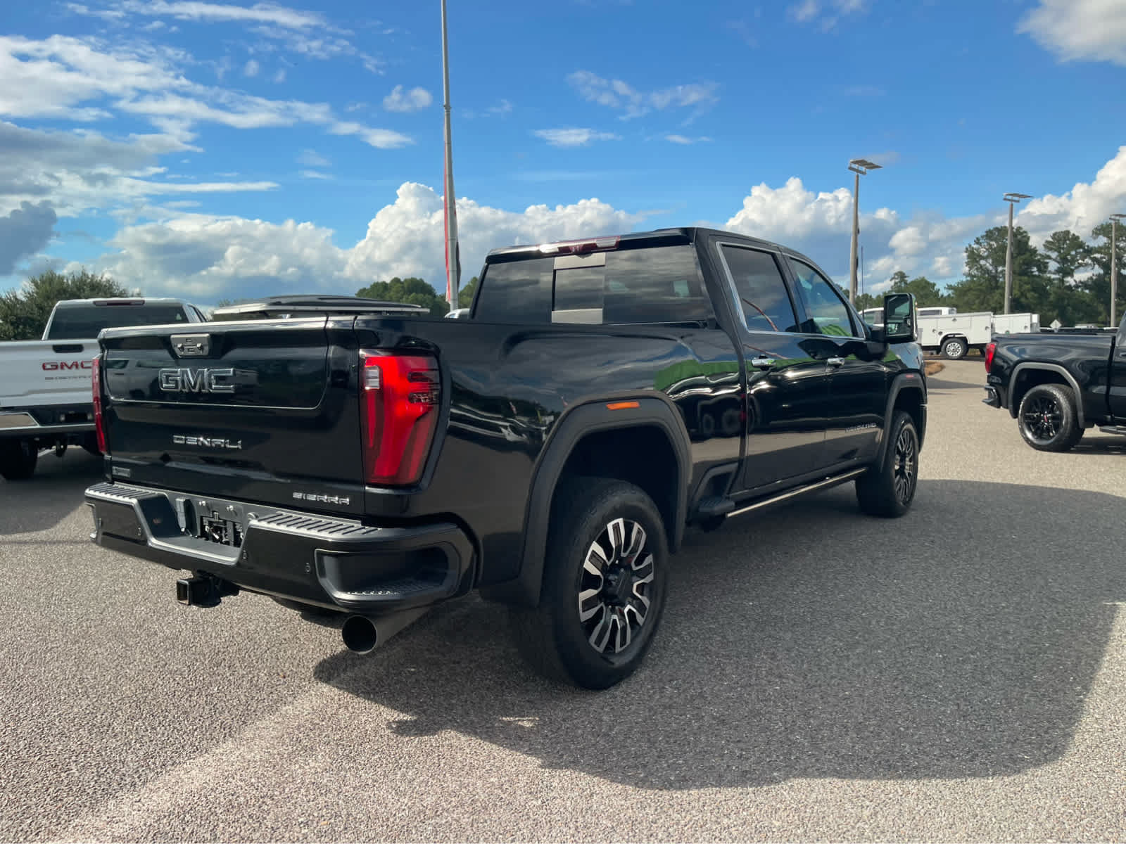 Used 2024 GMC Sierra 2500 Denali Ultimate AWD/4WD image 5