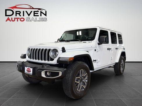 Used 2025 Jeep Wrangler Unlimited Sahara AWD/4WD image 3