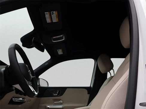 New 2025 Mercedes-Benz GLB 250 4MATIC image 39