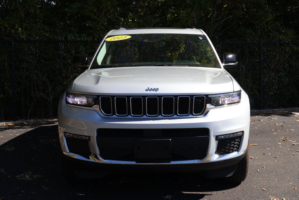 Used 2023 Jeep Grand Cherokee L Limited AWD/4WD image 2