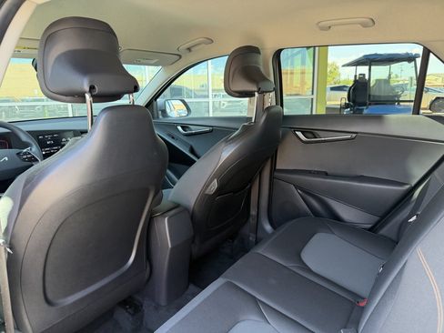 Used 2025 Kia Niro LX FWD image 31