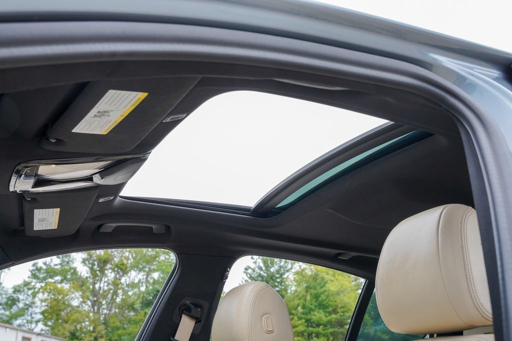 Used 2019 BMW 530e RWD image 26