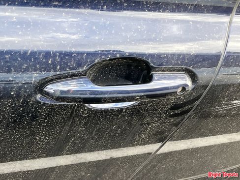 Certified 2024 Toyota Highlander XLE AWD/4WD image 10