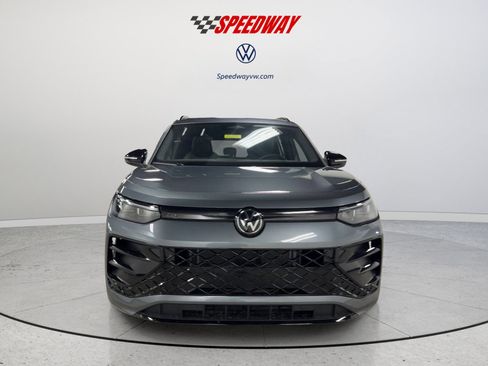 New 2026 Volkswagen Tiguan SE R-Line FWD image 2