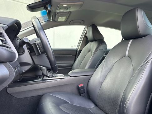 Used 2018 Toyota Camry XSE FWD image 5