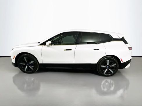 Used 2023 BMW iX xDrive50 w/ Sport Package AWD/4WD image 8