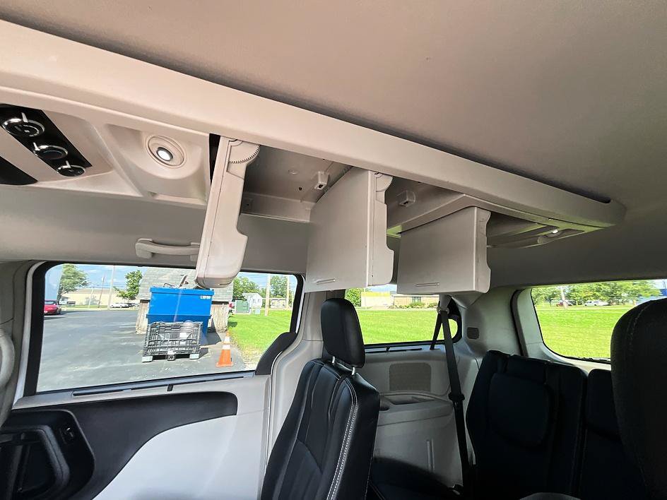 Used 2016 Chrysler Town & Country Touring w/ Driver Convenience Group FWD image 35