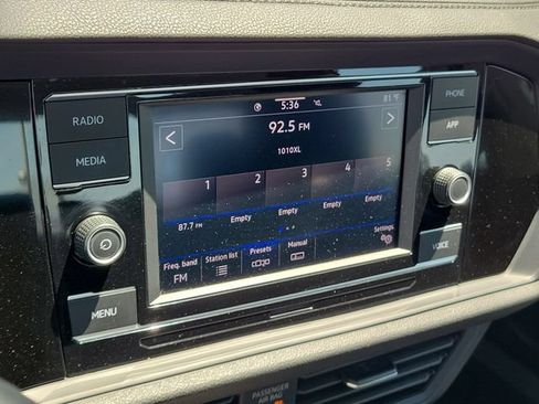 Used 2024 Volkswagen Jetta SE FWD image 28