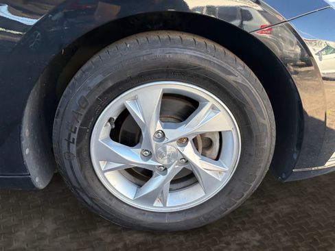 Used 2021 Hyundai Elantra SE FWD image 37
