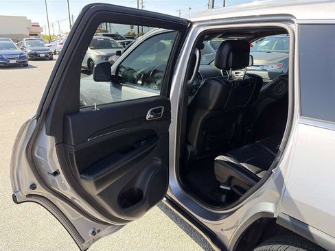 Used 2017 Jeep Grand Cherokee Limited w/ Luxury Group II RWD image 11