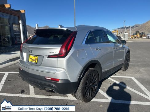 Used 2022 Cadillac XT4 Luxury w/ Cold Weather Package image 7